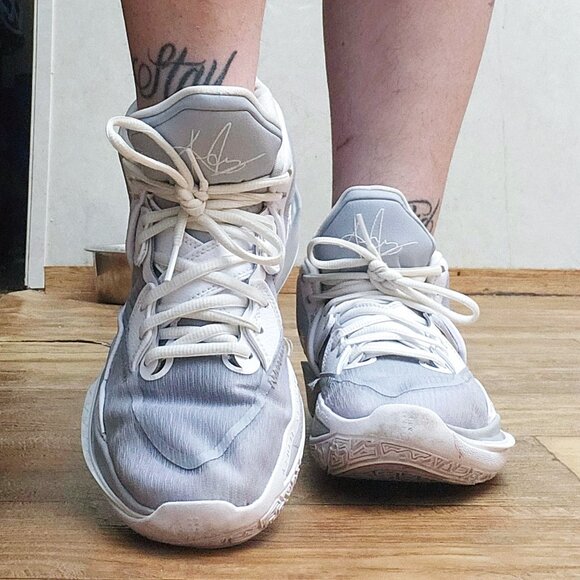 Nike Kyrie Infinity TB in Wolf Grey - Picture 2 of 4